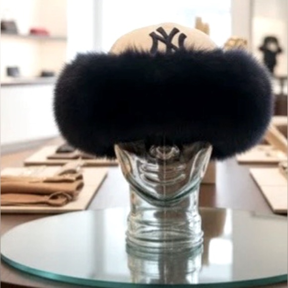 NY Yankees Stylish Cap with Genuine Navy Fox Fur Trim